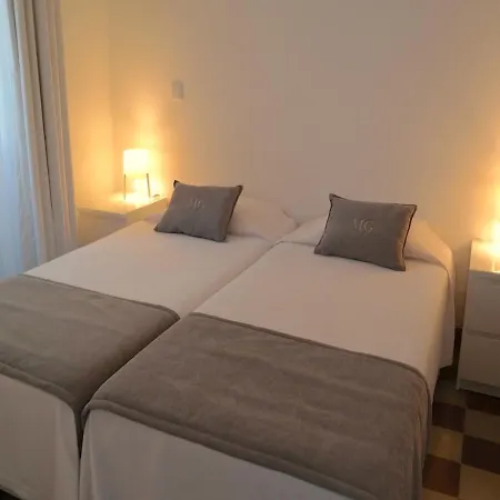 Monte Gordo Guest House Holiday home *